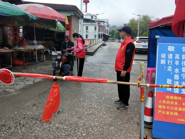 D:\Backup\桌面\新闻\20200227beat365中文登录入口学子积极参与疫情防控志愿服务工作\学生党员丘春雨参与疫情防控志愿服务（发文稿）.jpg