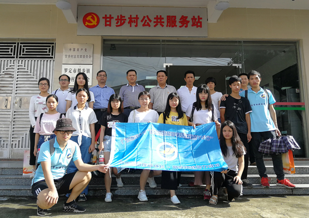 看望指导助学资助政策下乡行团队 - 副本.jpg 看望指导助学资助政策下乡行团队 - 副本.jpg